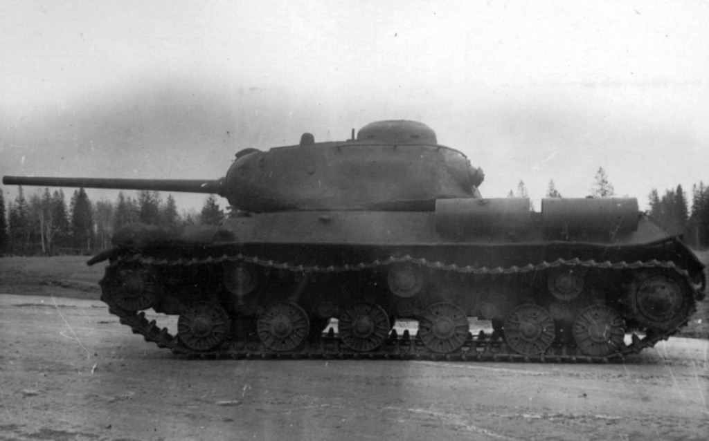 Промежуточный ИС. Тяжелый танк ИС-1 (ИС-85)
